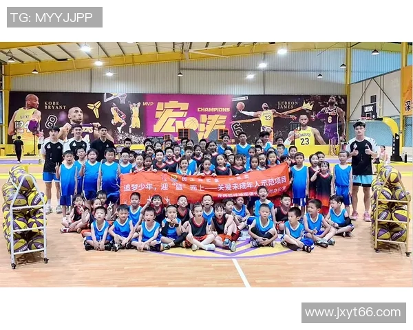 小皇帝篮球:从少年梦想到职业赛场的成长之路与挑战 小皇帝篮球:从少年梦想到职业赛场的成长之路与挑战